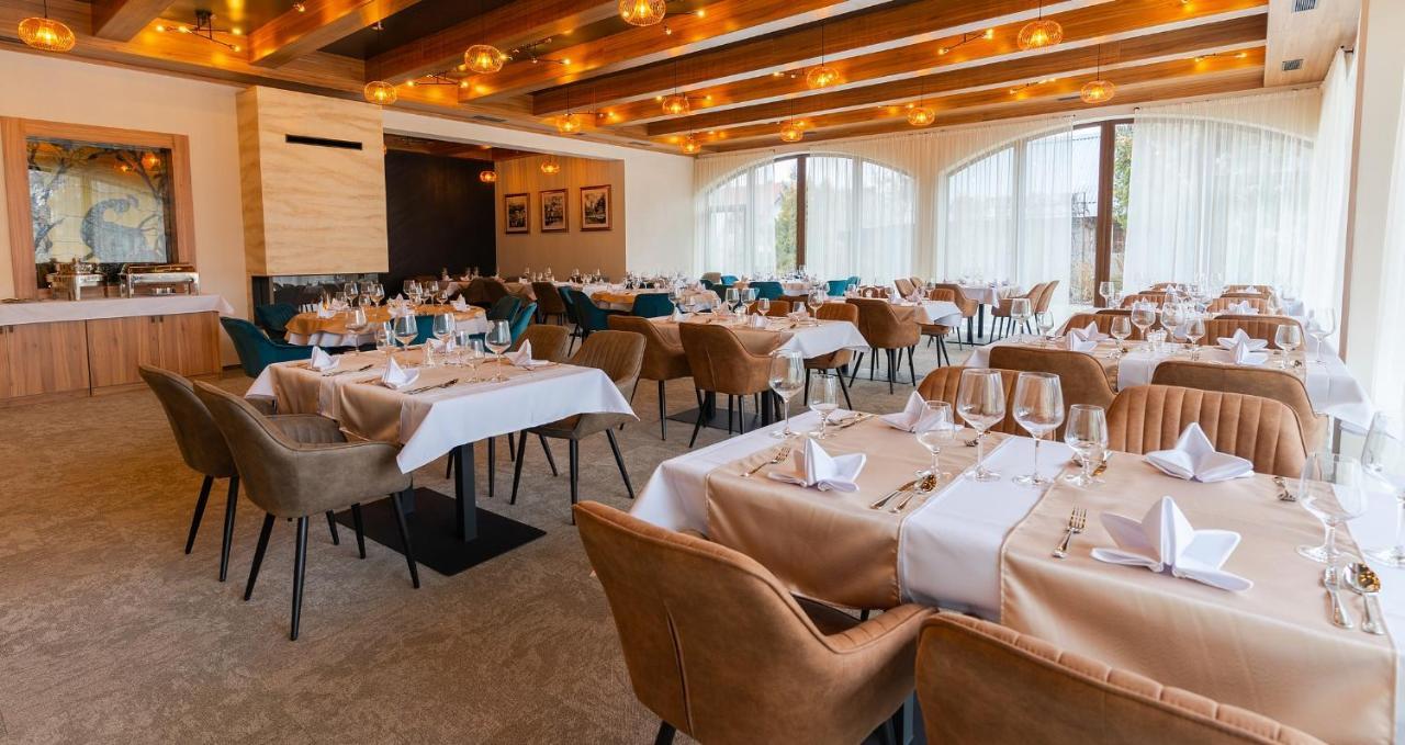 Hotel Demaenova **** Липтовски-Микулаш Экстерьер фото