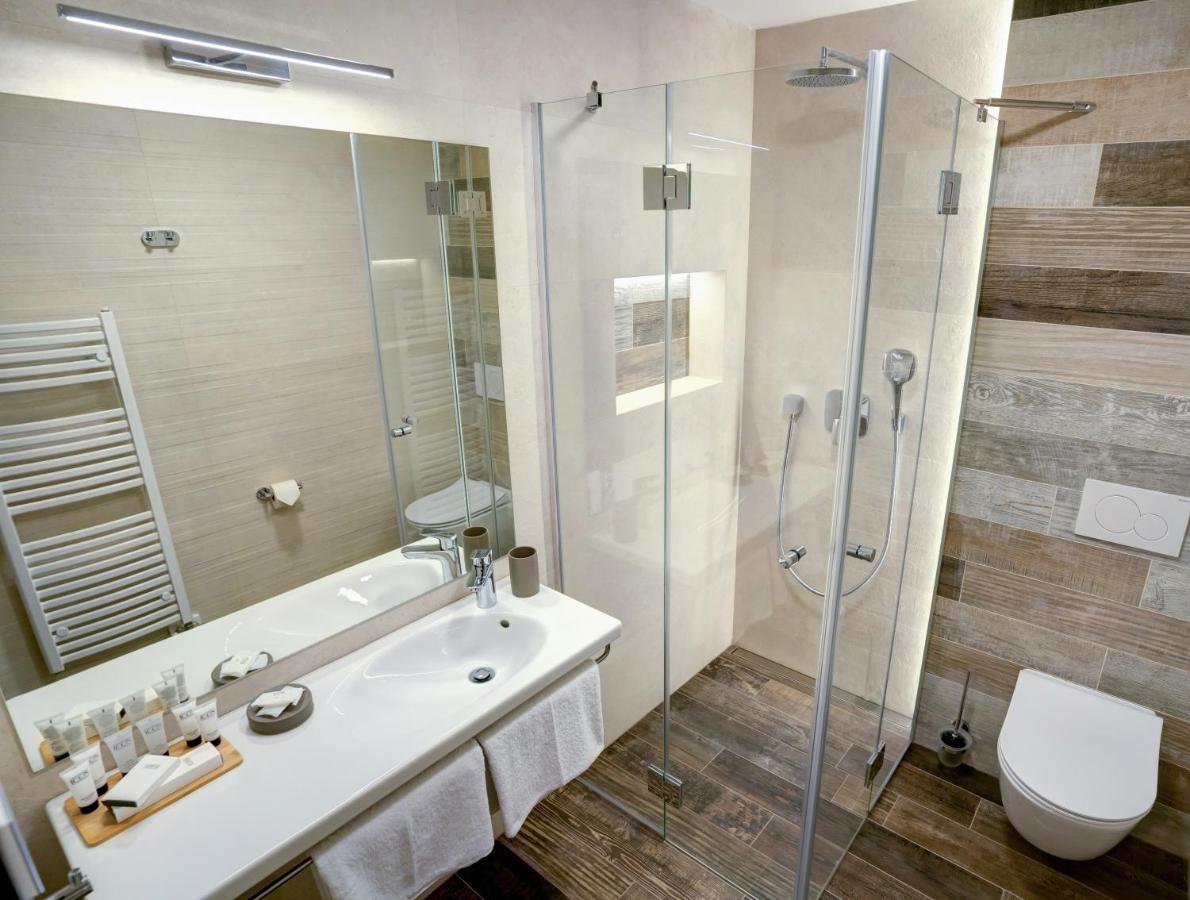 Hotel Demaenova **** Липтовски-Микулаш Экстерьер фото
