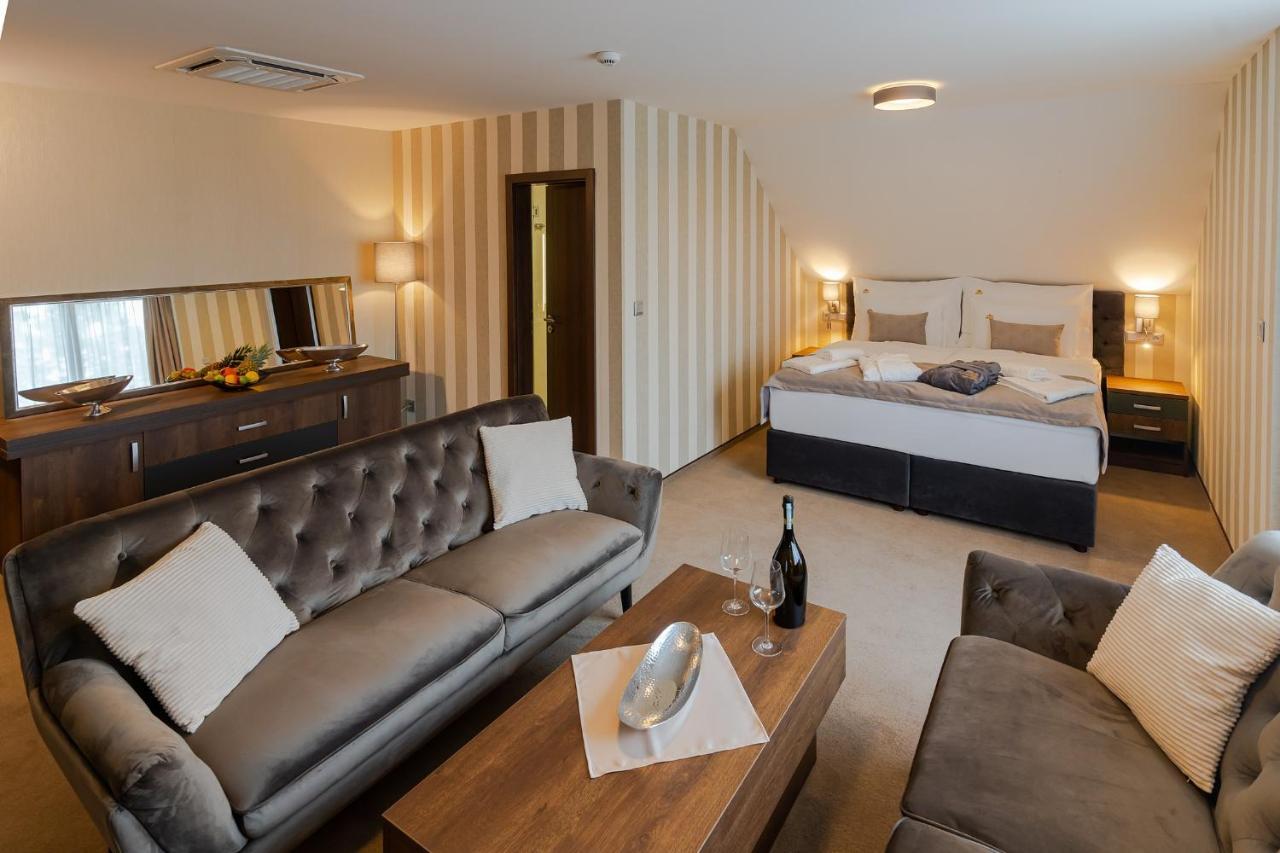 Hotel Demaenova **** Липтовски-Микулаш Экстерьер фото