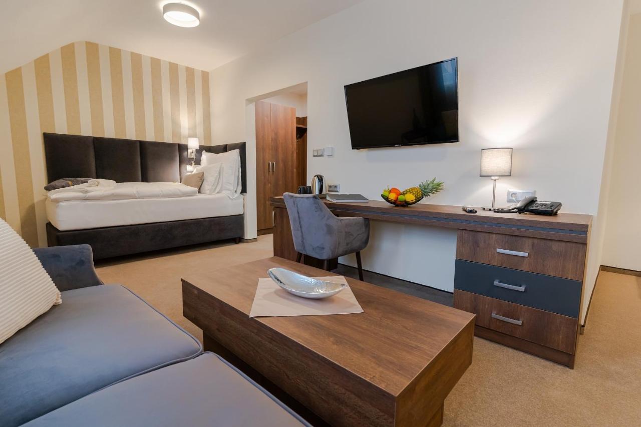 Hotel Demaenova **** Липтовски-Микулаш Экстерьер фото