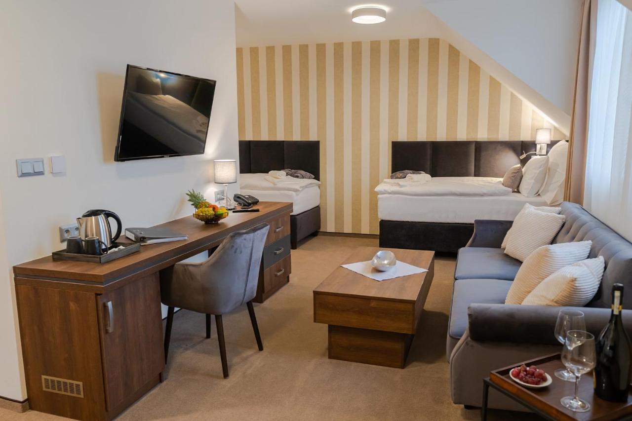 Hotel Demaenova **** Липтовски-Микулаш Экстерьер фото