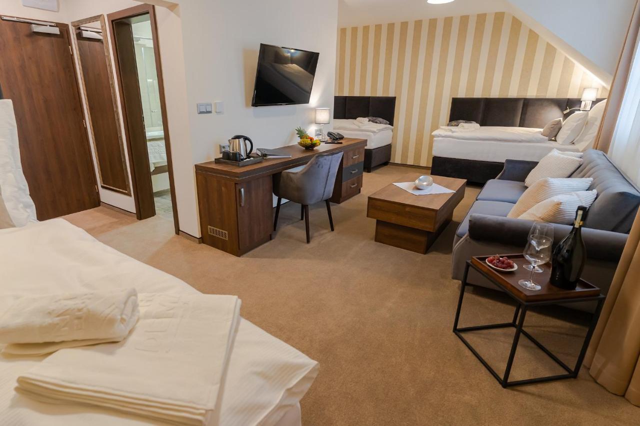 Hotel Demaenova **** Липтовски-Микулаш Экстерьер фото