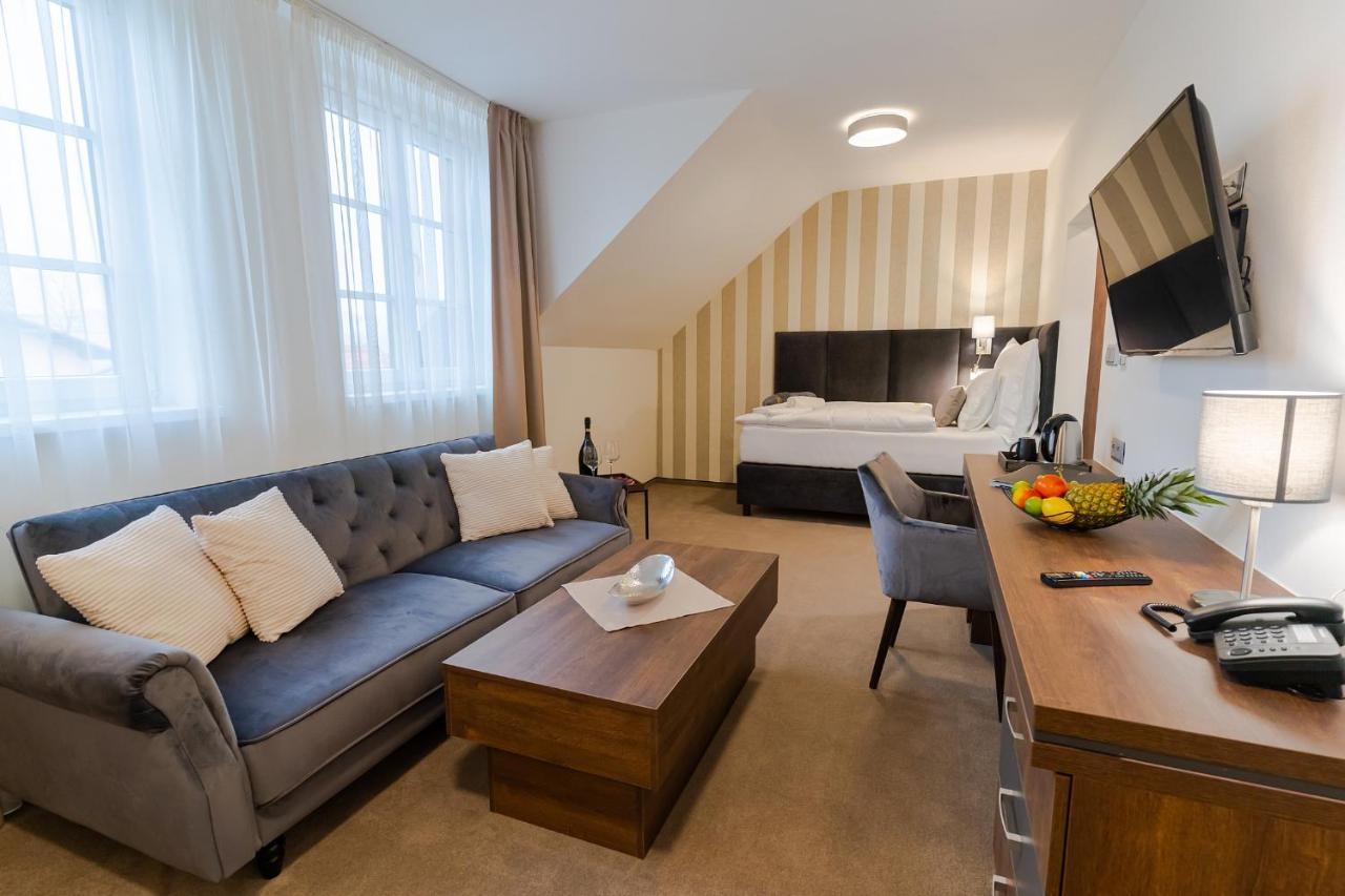 Hotel Demaenova **** Липтовски-Микулаш Экстерьер фото