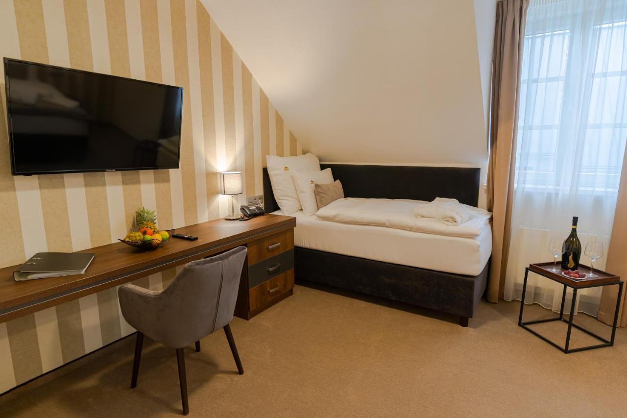 Hotel Demaenova **** Липтовски-Микулаш Экстерьер фото