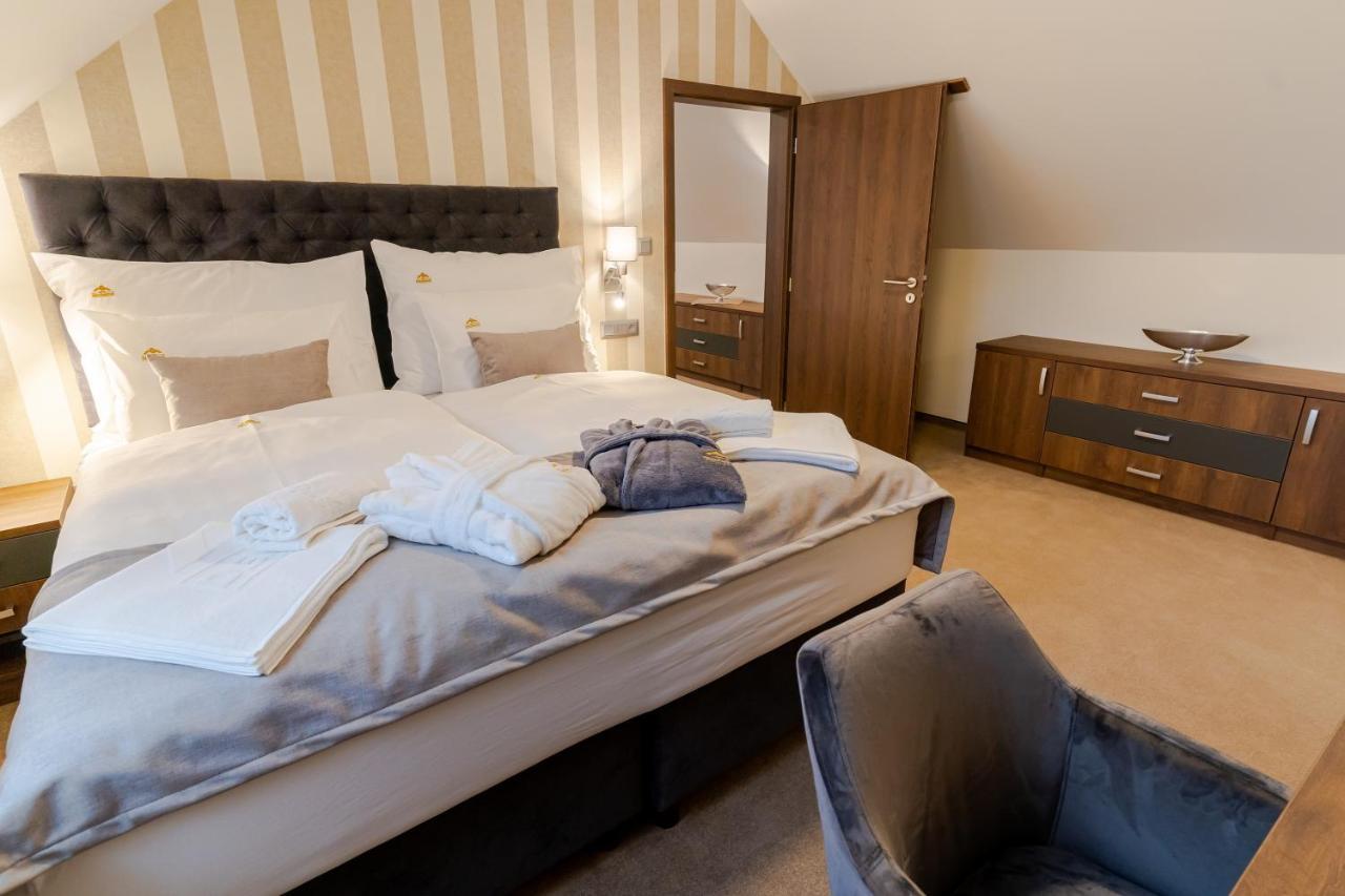 Hotel Demaenova **** Липтовски-Микулаш Экстерьер фото