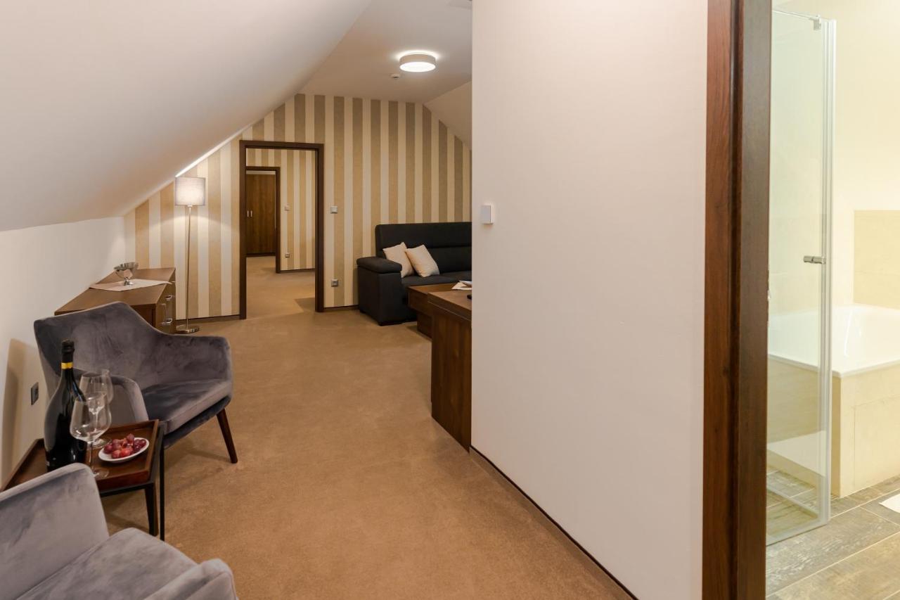 Hotel Demaenova **** Липтовски-Микулаш Экстерьер фото