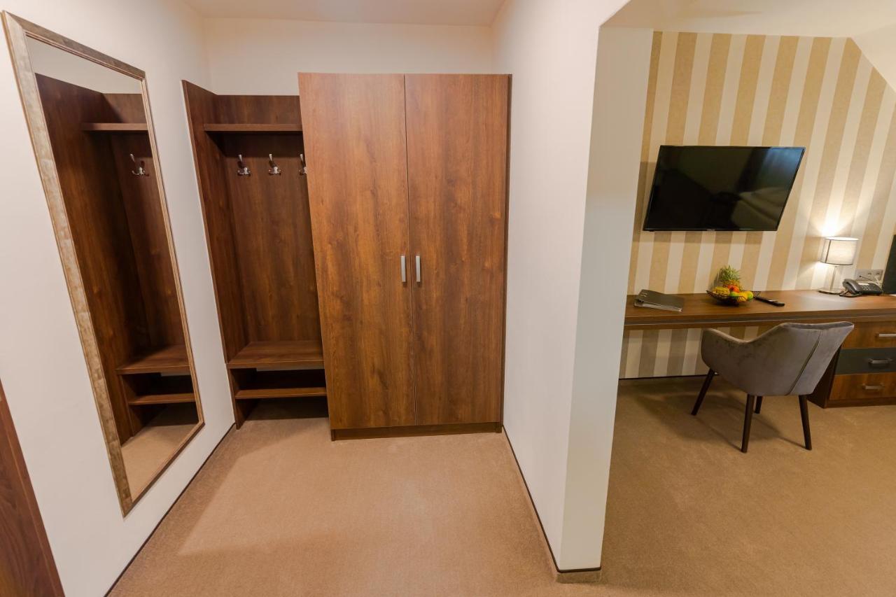 Hotel Demaenova **** Липтовски-Микулаш Экстерьер фото