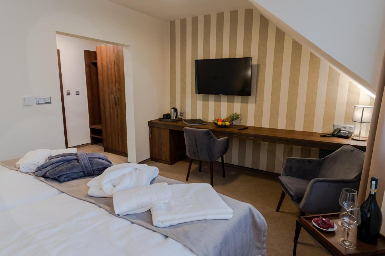 Hotel Demaenova **** Липтовски-Микулаш Экстерьер фото