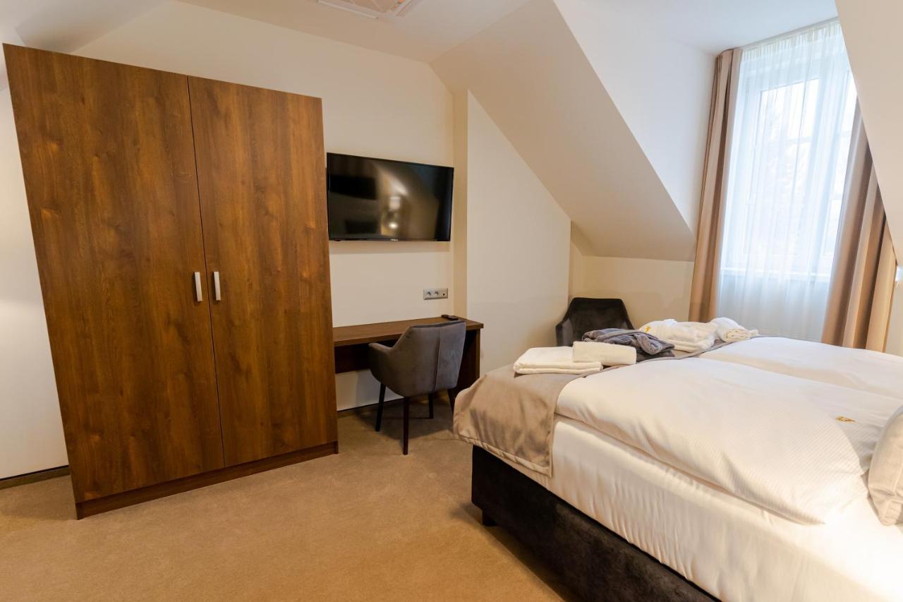 Hotel Demaenova **** Липтовски-Микулаш Экстерьер фото