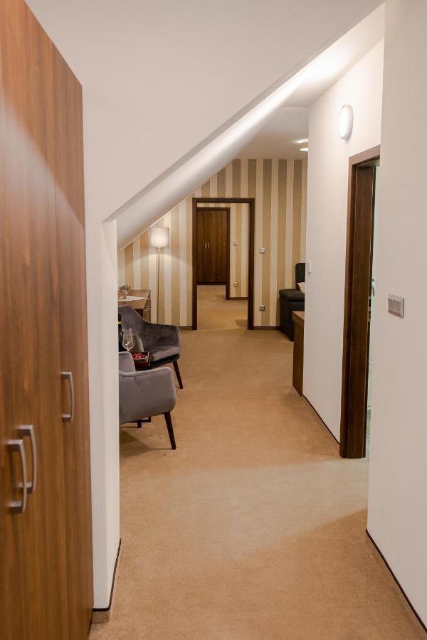 Hotel Demaenova **** Липтовски-Микулаш Экстерьер фото